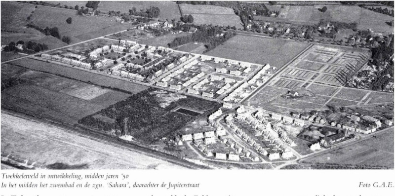 Jupiterstraat 2-162 Twekkelerveld jaren 50 met zwembad De Pol.jpg