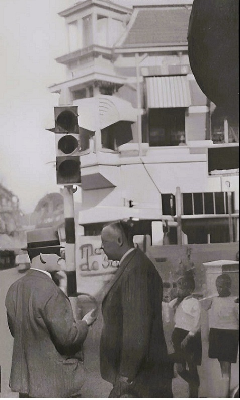 Kalanderstraat 1  kruispunt De Klomp cafe Top  eerder Centraal later daar Magasin de Paris en weer later Hema nu Douglas.jpg