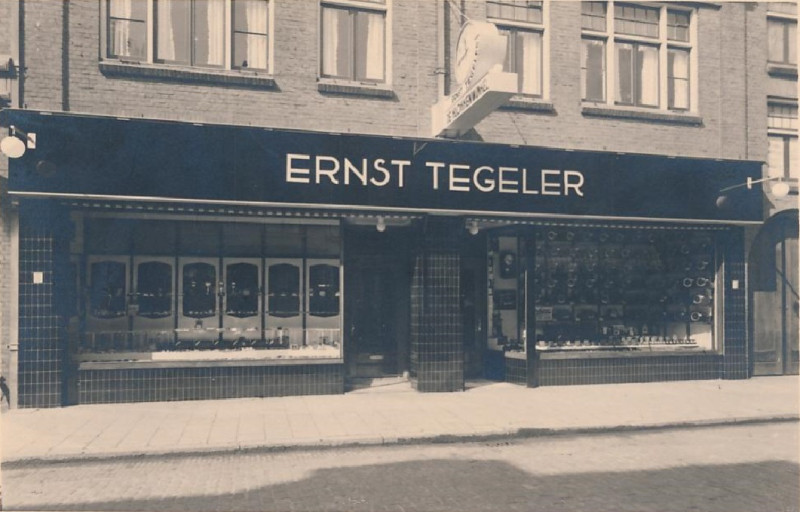 Kalanderstraat 6 juwelier en klokkenzaak Ernst Tegeler.jpg