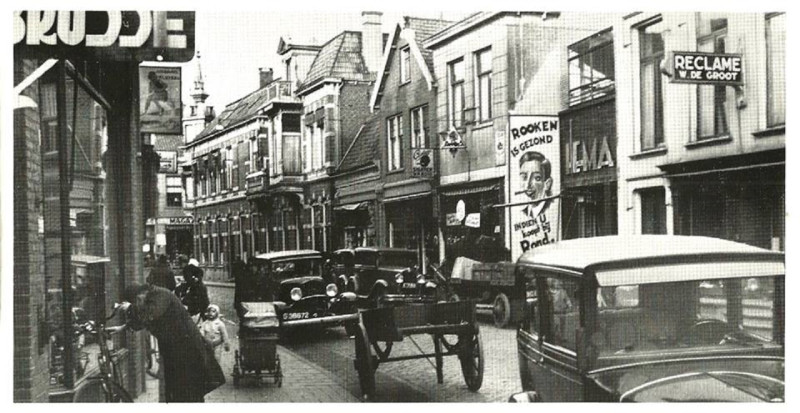 Kalanderstraat 7-11  rechts sigarenmagazijn . ingang Hema 1930.jpg