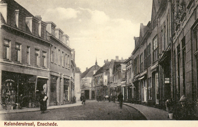 Kalanderstraat 8-10 links  panden ca 1930.jpeg