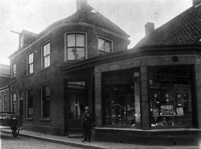 Kalanderstraat 14 rechts hoek Zuiderhagen..jpeg