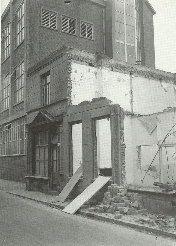 Kalanderstraat 43 sloop huis met gevelsteen stadsbrand 1960.jpg