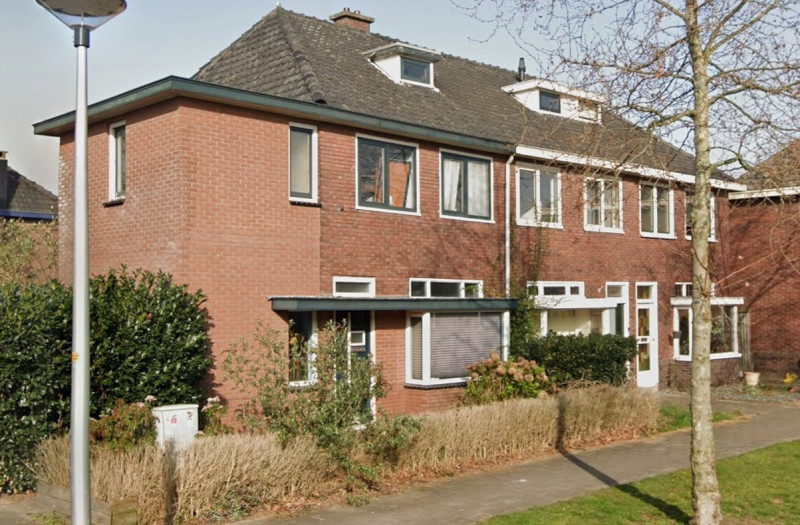Kastanjestraat 10-12-14 hoek Beukstraat woningen bouwjaar 1934 foto 2022.jpg