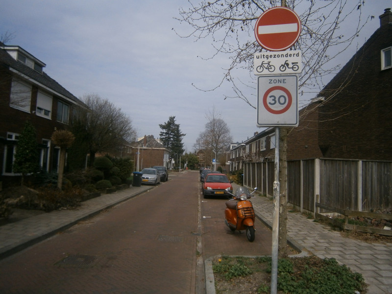 Kastanjestraat 15 vanaf Elferinksweg richting Poolmansweg.JPG
