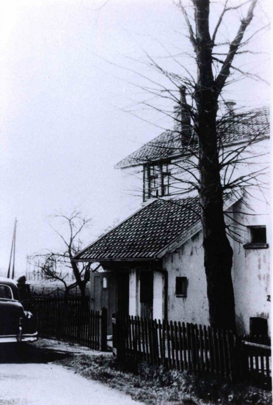 Buurserstraat 1940 Zicht op spoorwegwachtershuis nr. 4..jpg