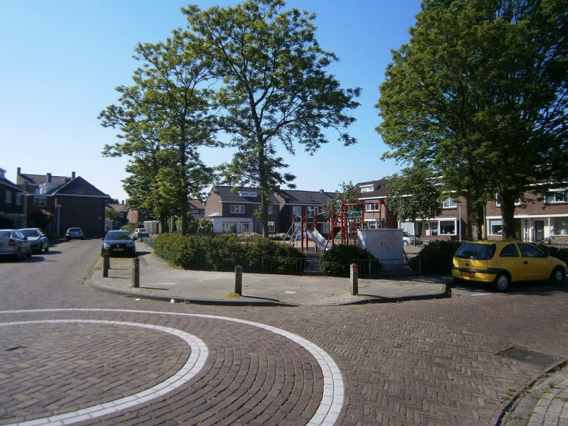 Kastanjestraat 42-44 hoek Esdoornstraat  woningen 4-6-2015.JPG