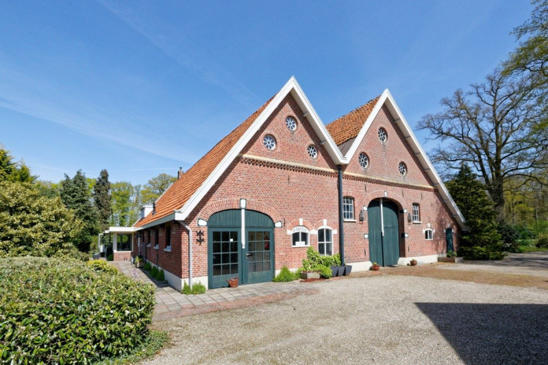 Keizerweg 40 boerderi met ronde ramen.jpg