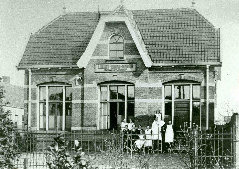 Deurningerstraat Lonneker Landbouw- en Huishoudschool.jpg