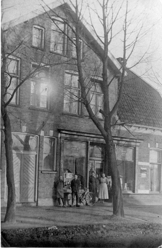 Kerkstraat 1 hoek Gronausestraat Glanerbrug winkelpand Visschedijk.jpg