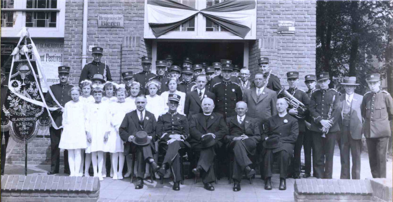 Kerkstraat 18 Glanerbrug Verenigingsgebouw Muziekkorps Prins Hendrik Harmonie 1938.jpg