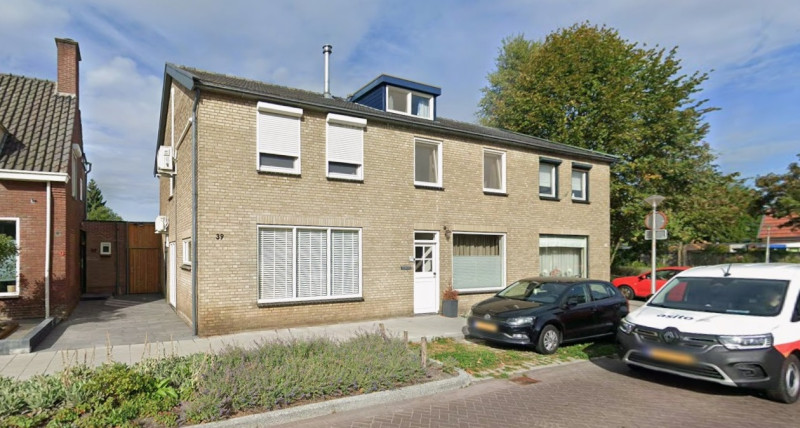 Kerkstraat 39-41-43 hoek Veenpluisstraat Glanerbrug woningen bouwjaar 1935 foto 2025.jpg