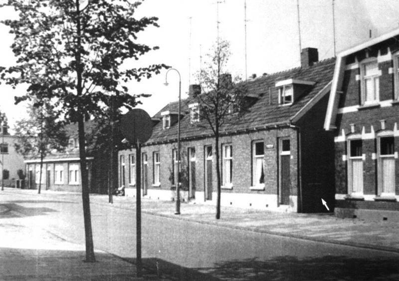 Kerkstraat 47-53 en 55 woningen foto 1960.jpg