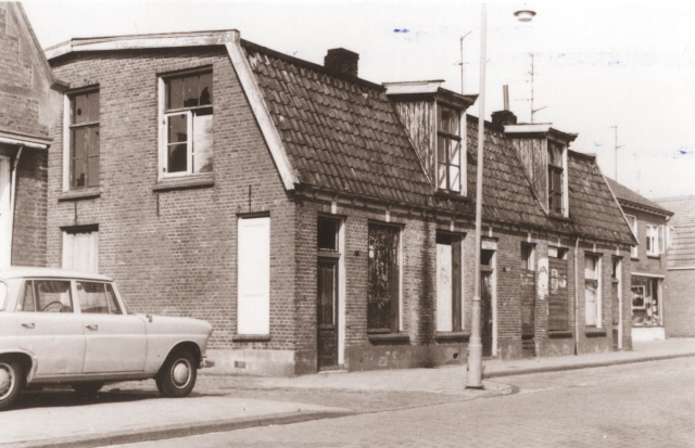 Kerkstraat 117-121 Woningen tussen Bultsweg en Spoorbaan 1967.jpeg