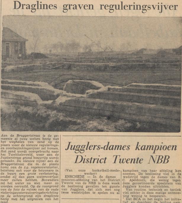 Bruggertstraat 62-68 regulerings- en voorbezinkingsvijver krantenfoto Tubantia 29-2-1946.jpg