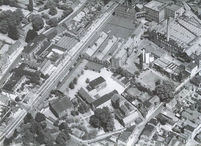 Kloosterstraat 15-17. toen nog over het spoor doorliep tot aan de Molenstraat 1986..jpg
