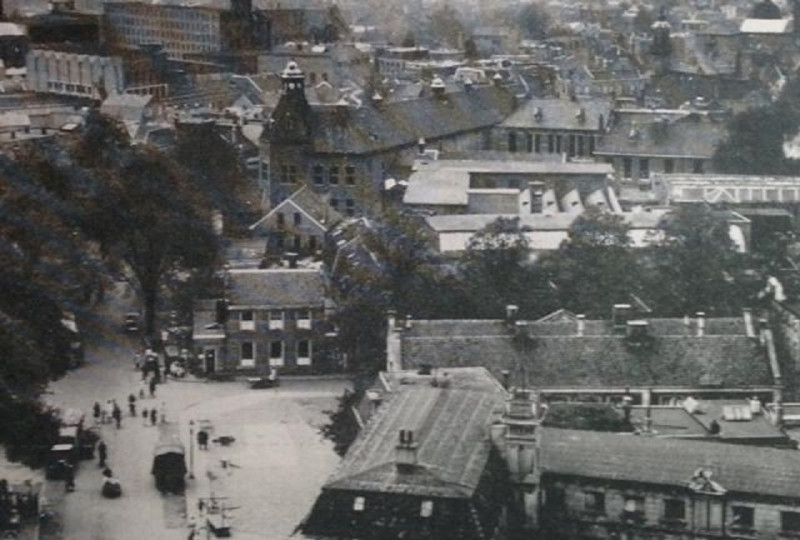 Zuiderhagen 44 hoek Windbrugplein later Zuiderhagen. Achtergrond pand vroeger Huis van bewaring of stadsgevangenis ook wel Passantehuis genoemd. Later dit pand onderdeel van fabriek Gerhard Jannink. Rechts pakhuis Jannink.jpg