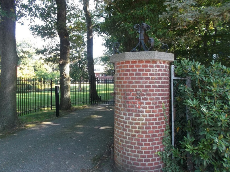 Knalhutteweg 125 toegangspoort landhuis 't Walmink (2).JPG