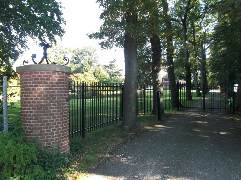 Knalhutteweg 125 toegangspoort landhuis 't Walmink.JPG