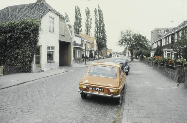 Kneedweg 9-33 Straatbeeld in noordoostelijke richting.jpg
