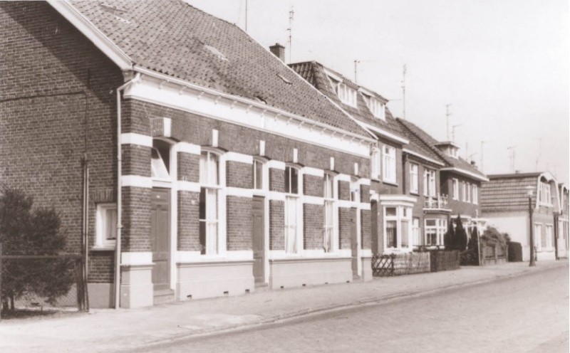 Kneedweg 41-43-45 woningen foto 1967.jpg