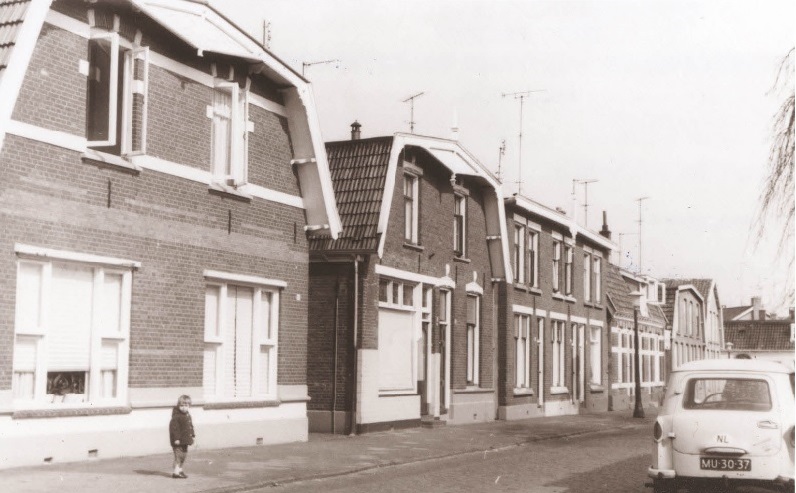 Kneedweg 61-63-65-67 woningen 1967.jpg