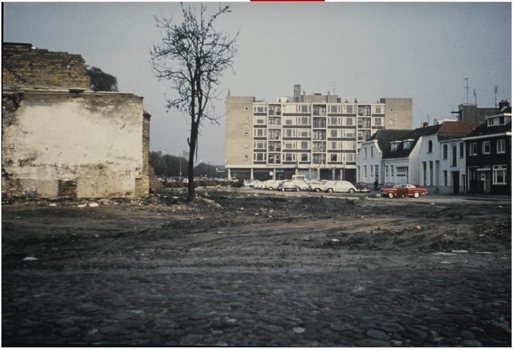Koningstraat 7-13 Richting Beltstraat gezien vanuit de Kortestraat na de sloop van de bebouwing..jpg