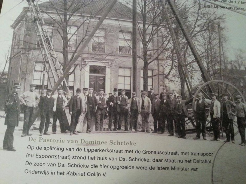 Lipperkerkstraat hoek Gronausestraat (nu Espoortstraat) Pastorie Dominee Schrieke. Hierop staat nu het Deltaflat.jpg