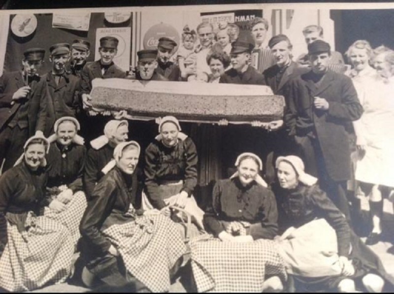 Koningstraat 66 winkel  Fam. Traanman. De Krekkels bieden hier een krentenwegge aan.jpg