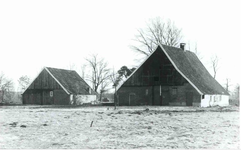 Korhaanweg 105 Zicht op achterzijde boerderij Japink. nov. 1940.jpg
