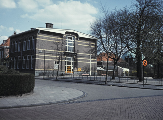 Kortenaerstraat 2 schoolgebouw foto jaren 70.jpeg