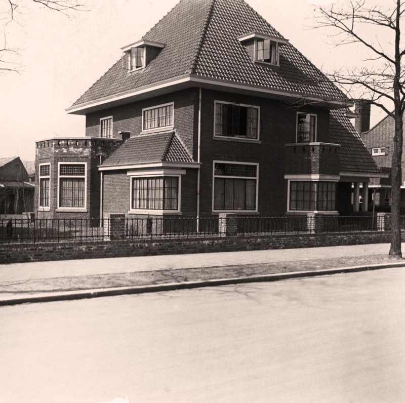 Kortenaerstraat 7 voorheen Vondelstraat Woning Hein Sanders gebouwd 1929.jpg