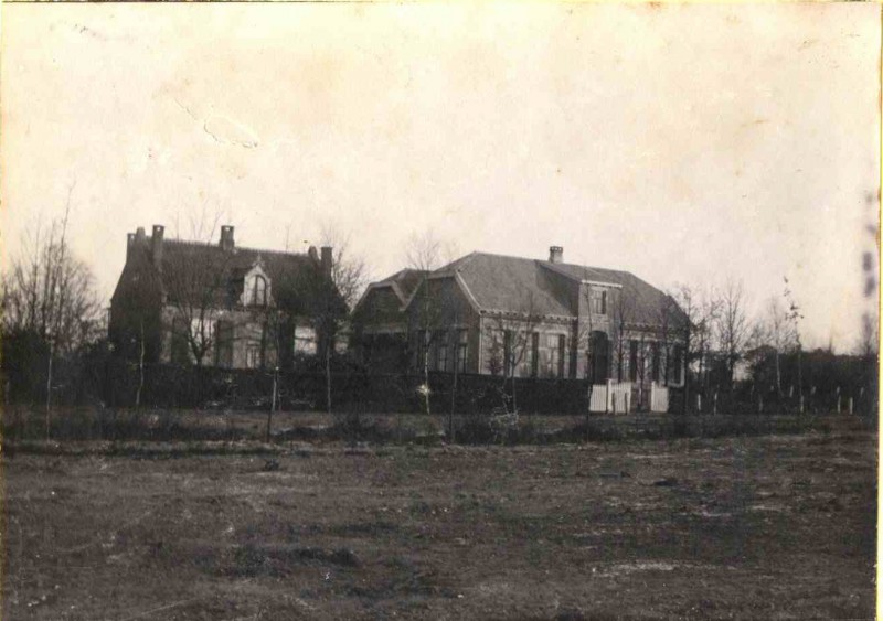 Knalhutteweg,  Eschmarkerschool (v.h. Spansschool), na verbouwing in 1904, met onderwijzerswoning.jpg