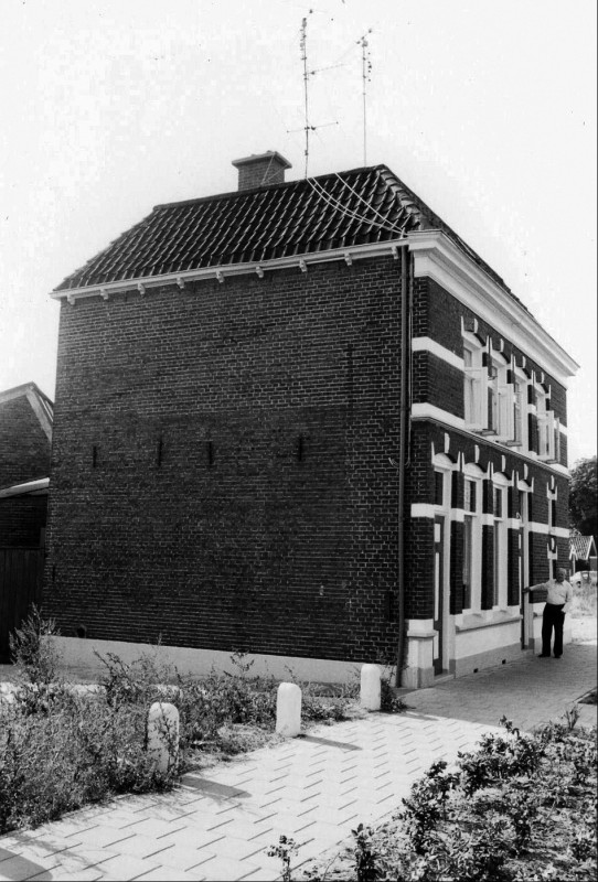 Kottendijk 9 dubbel woonhuis met dhr. Smits.jpg