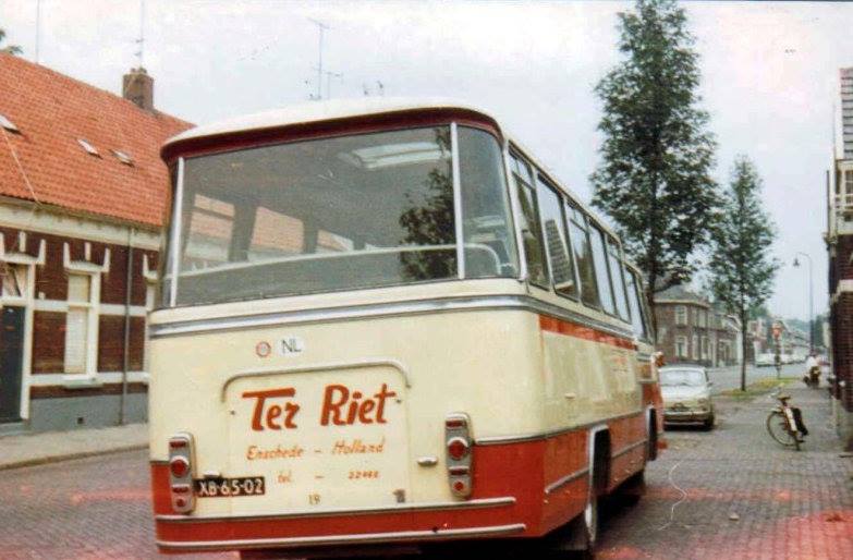 Kottendijk 25 met autobus Ter Riet.jpg