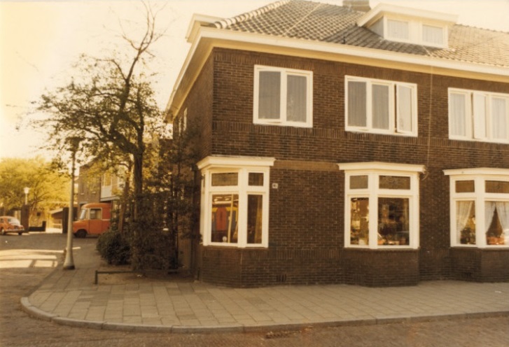 Kottendijk 110 hoek Binnenhof woning bouwjaar 1928 foto 1977.jpg