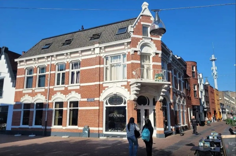 Pijpenstraat 20 hoek Zuiderhagen restaurant Cafe Soleil.jpg