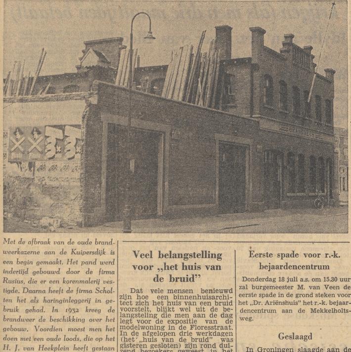 Kuipersdijk 8-10 oude brandweerkazerne sloop krantenfoto Tubantia 15-7-1957 vroeger korenmalerij Fa Rusius en haringinleggerij Fa Scholten.jpg