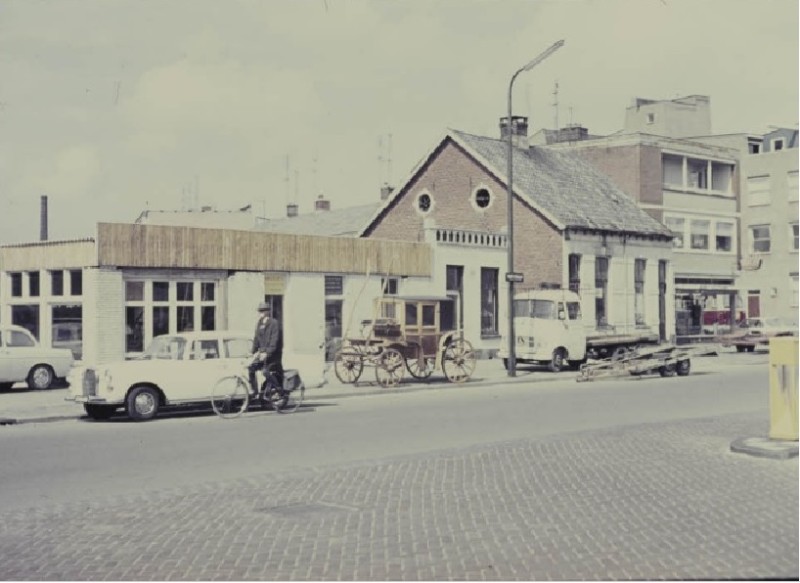 Kuipersdijk 34-36 Het laatste restant van oude bebouwing tegenover de Spelbergsweg. 30-4-1969.jpg