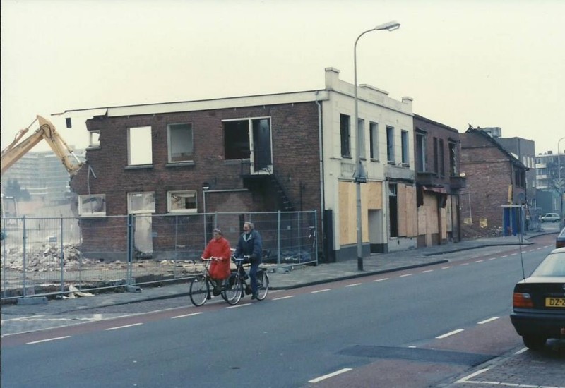 Kuipersdijk 50 sloop vroeger cafe Heubach voor bouw Quatre Mains..jpg