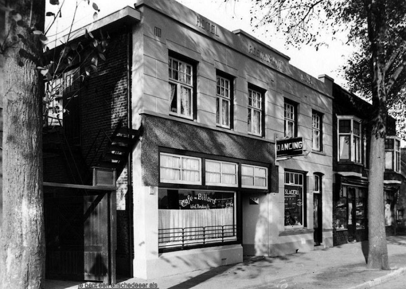 Kuipersdijk 48-50 slagerij en cafe billard dancing Heubach De Posthoorn.jpg