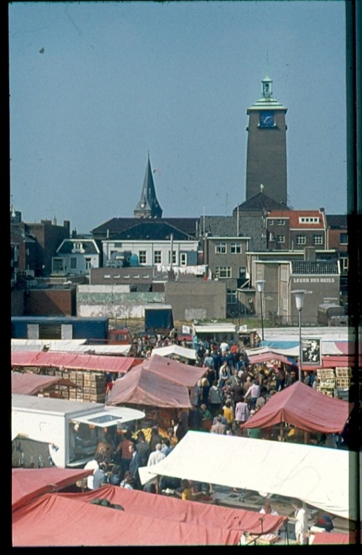 Markt op de Boulevard 1945 te Enschede (8).jpg