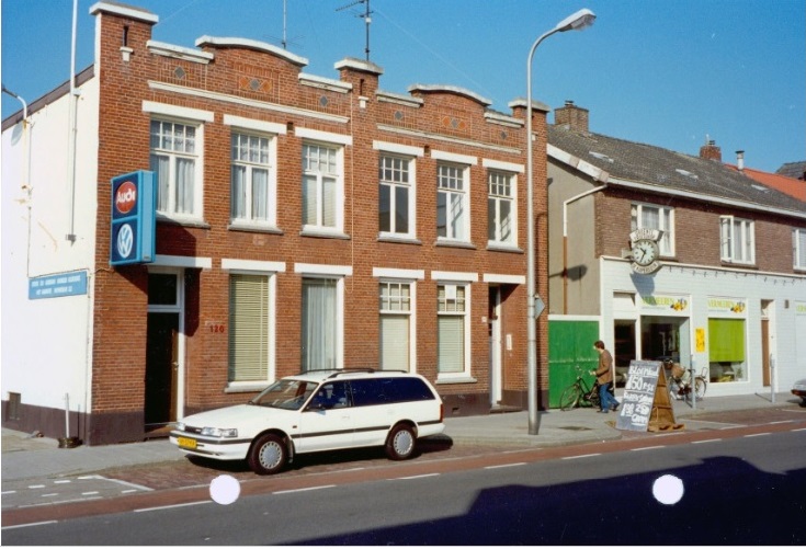 Kuipersdijk 118-120 panden naast de oude garage van Kokkeler omstreeks 1991.jpg