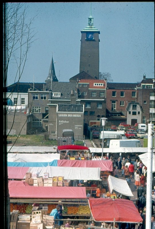 Markt op de Boulevard 1945 te Enschede (5).jpg