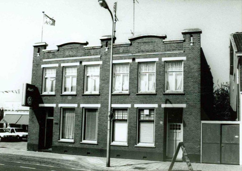 Kuipersdijk 118-120 panden naast garage Kokkeler..jpg