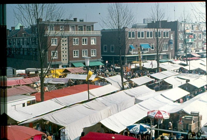 Markt op de Boulevard 1945 te Enschede (4).jpg