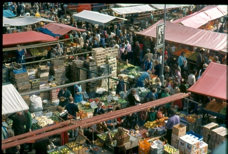 Markt op de Boulevard 1945 te Enschede (3).jpg