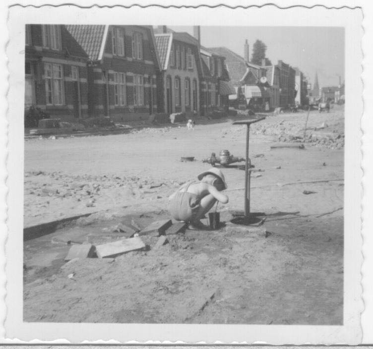 Kuipersdijk 148-154 Voorzijde woningen en winkels vanaf hoek Bankastraat.jpg