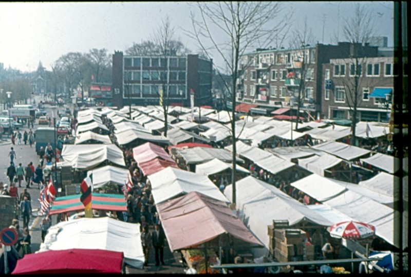 Markt op de Boulevard 1945 te Enschede (1).jpg