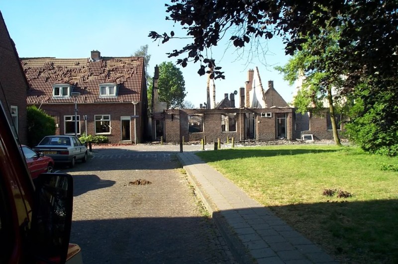 Kwartelstraat 3-13 na de vuurwerkramp.jpg